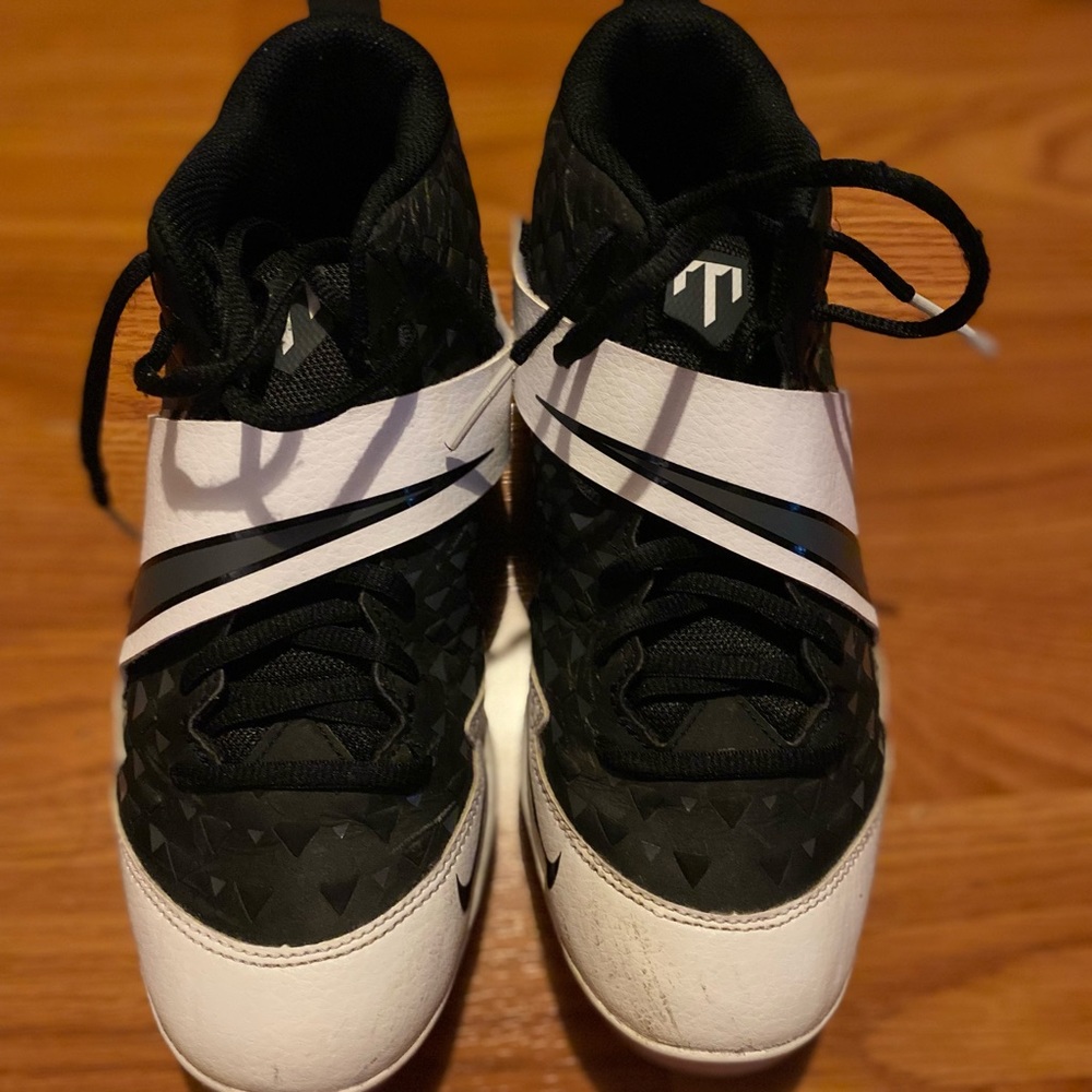 NIKE football cleats youth